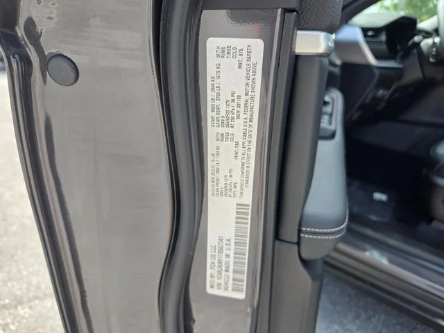 New 2026 Baltic Gray Metallic Clear-Coat Exterior Paint Jeep Limited image 19