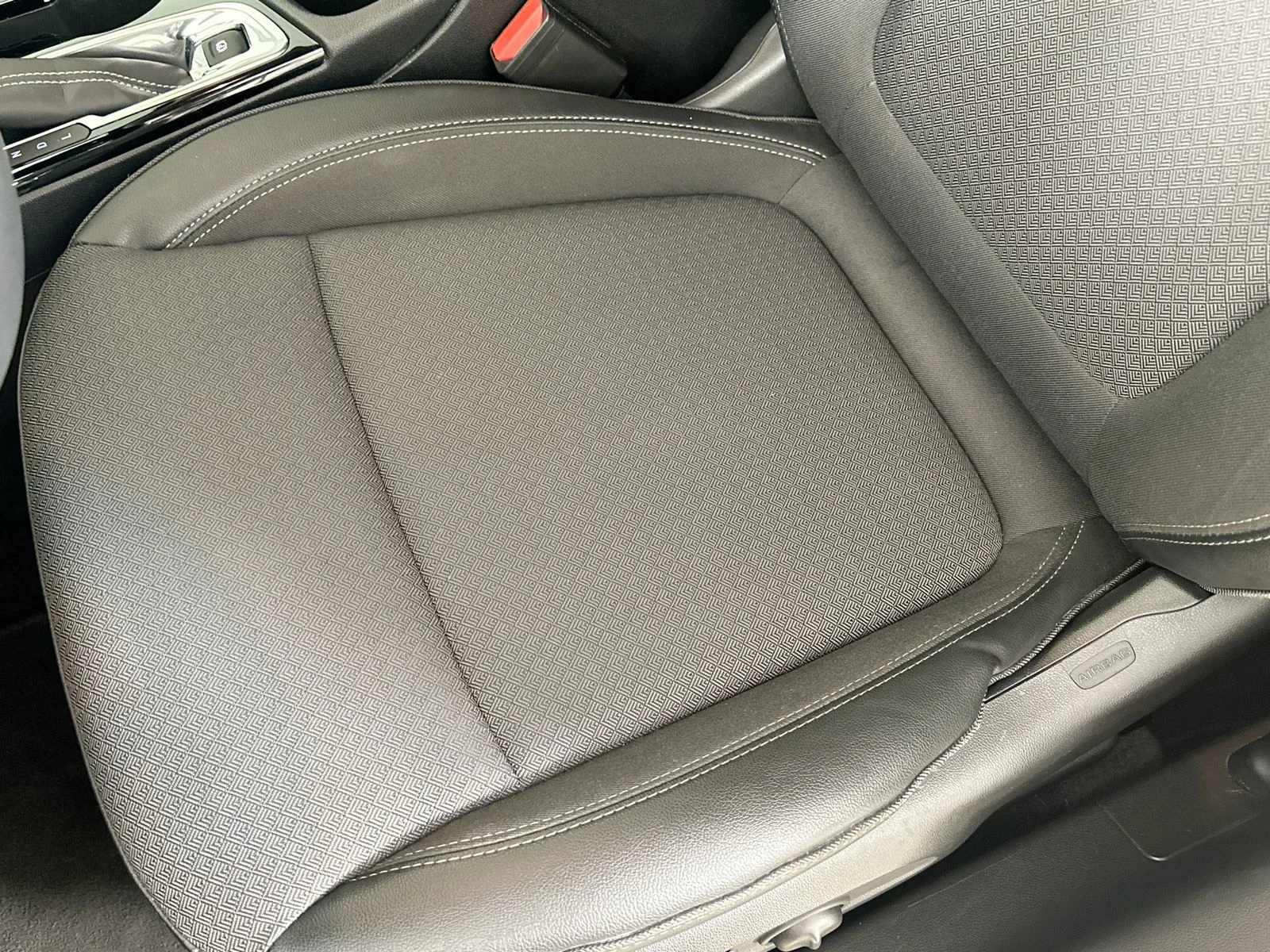 Used 2023 Red Buick  image 39