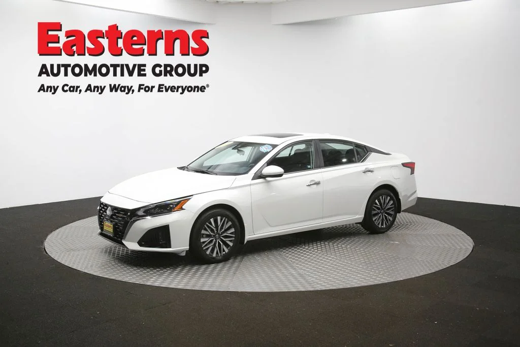 Used 2024 White Nissan 2.5 SV image 57
