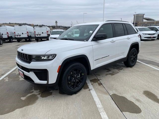 New 2026 Bright White Clearcoat Jeep Laredo Altitude image 1