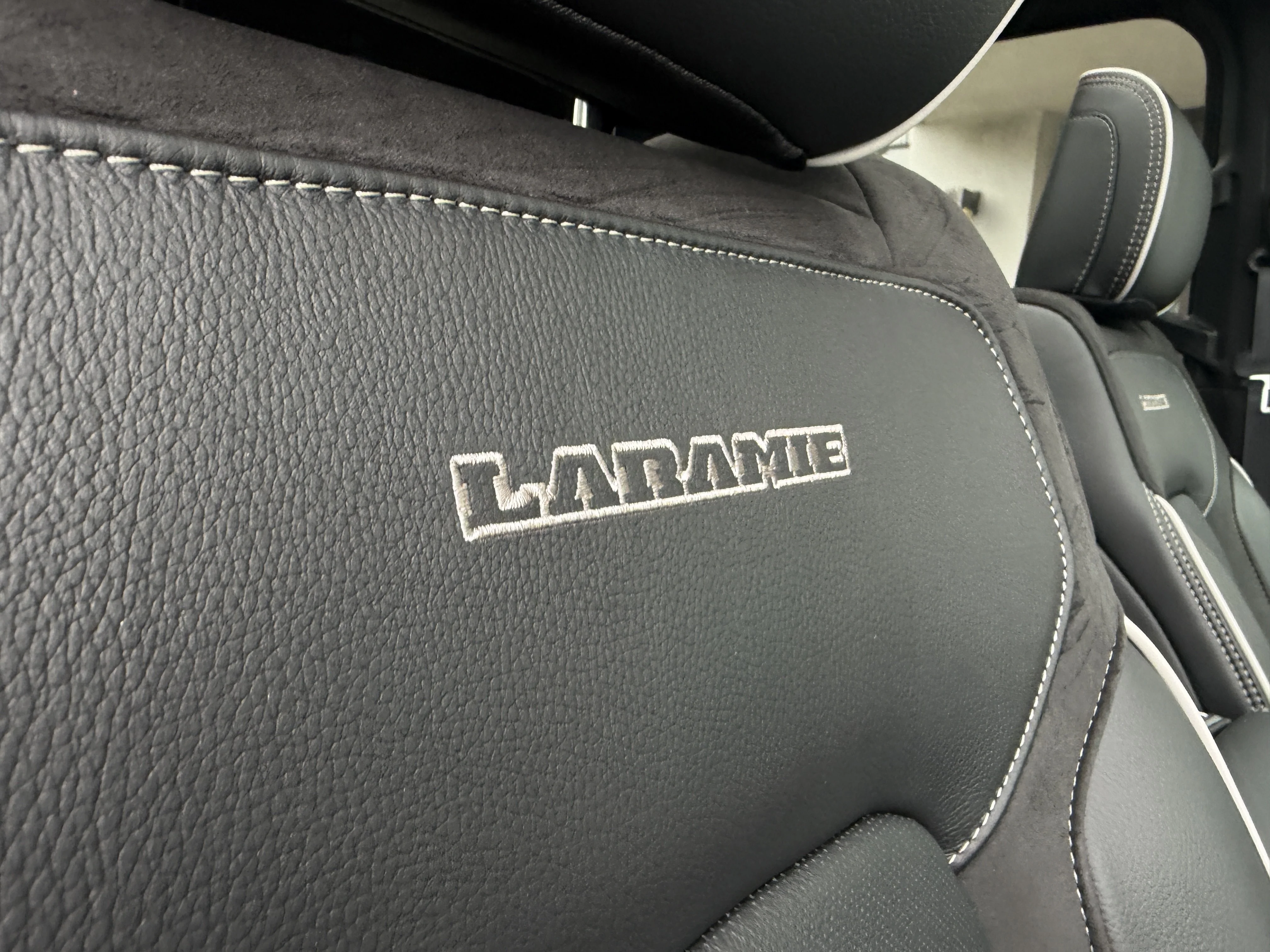 New 2026 Granite Crystal Metallic Clear-Coat Exterior Paint RAM Laramie image 28