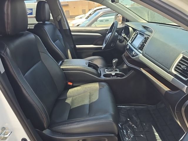 Used 2019 White Toyota XLE image 3
