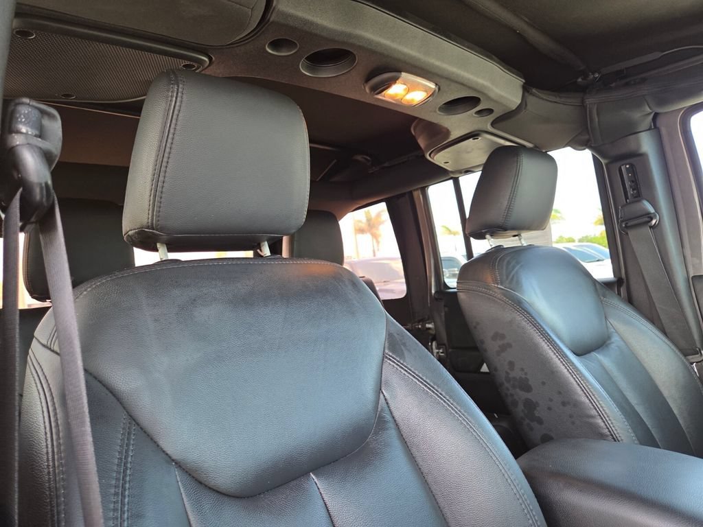 Used 2017 Granite Crystal Metallic Clearcoat Jeep Sahara image 17