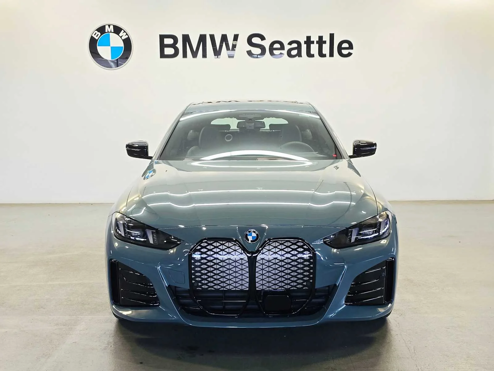 New 2026 Cape York Green Metallic BMW xDrive40 image 6