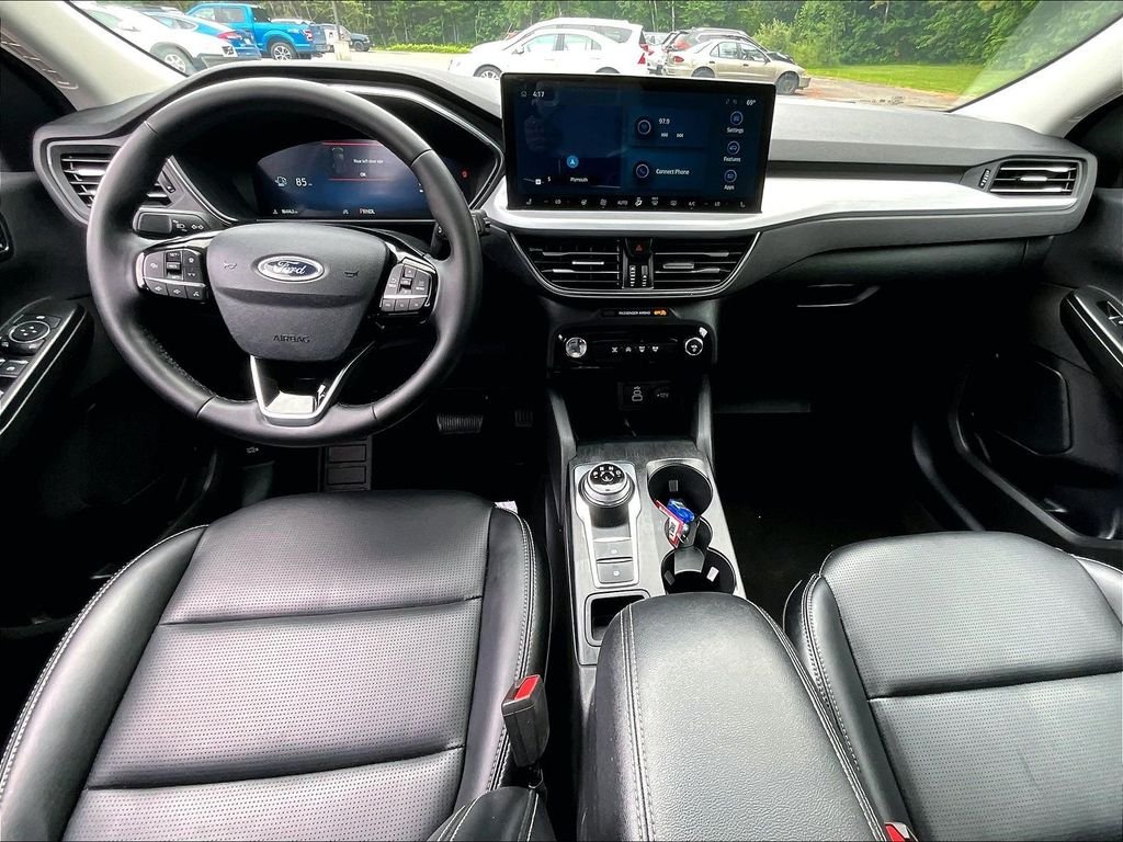 Used 2025 Black Metallic Ford Platinum image 21