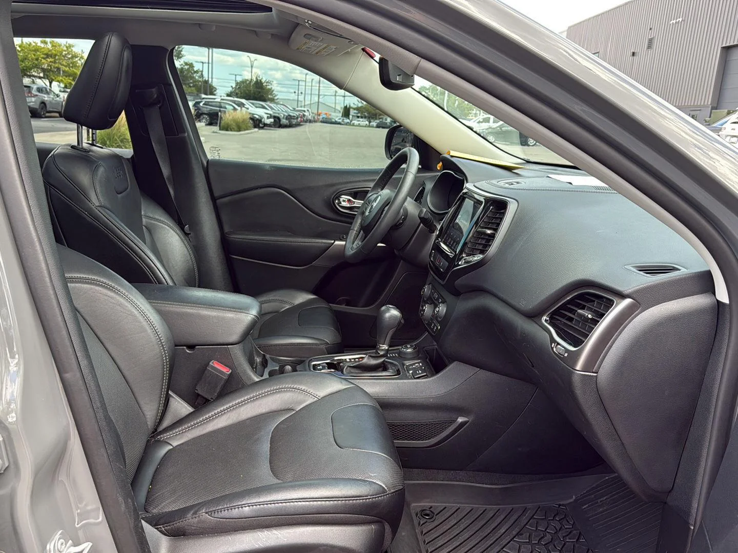 Used 2022 Sting-Gray Clearcoat Jeep Limited image 12
