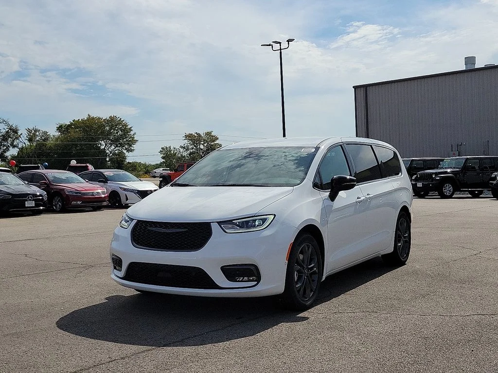 Vehicle Image 2