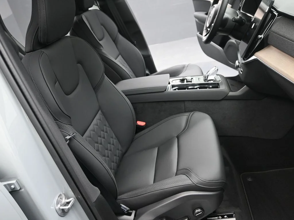 New 2026 Vapour Grey Volvo Core image 27