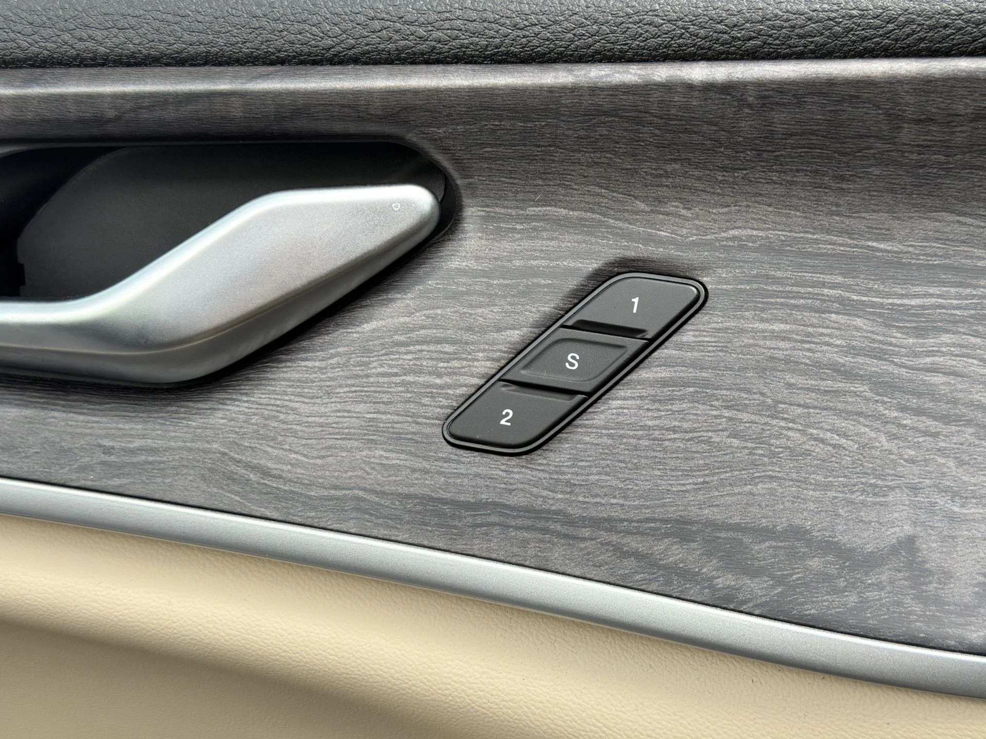 Certified Used 2023 Metallic Jeep Limited image 18