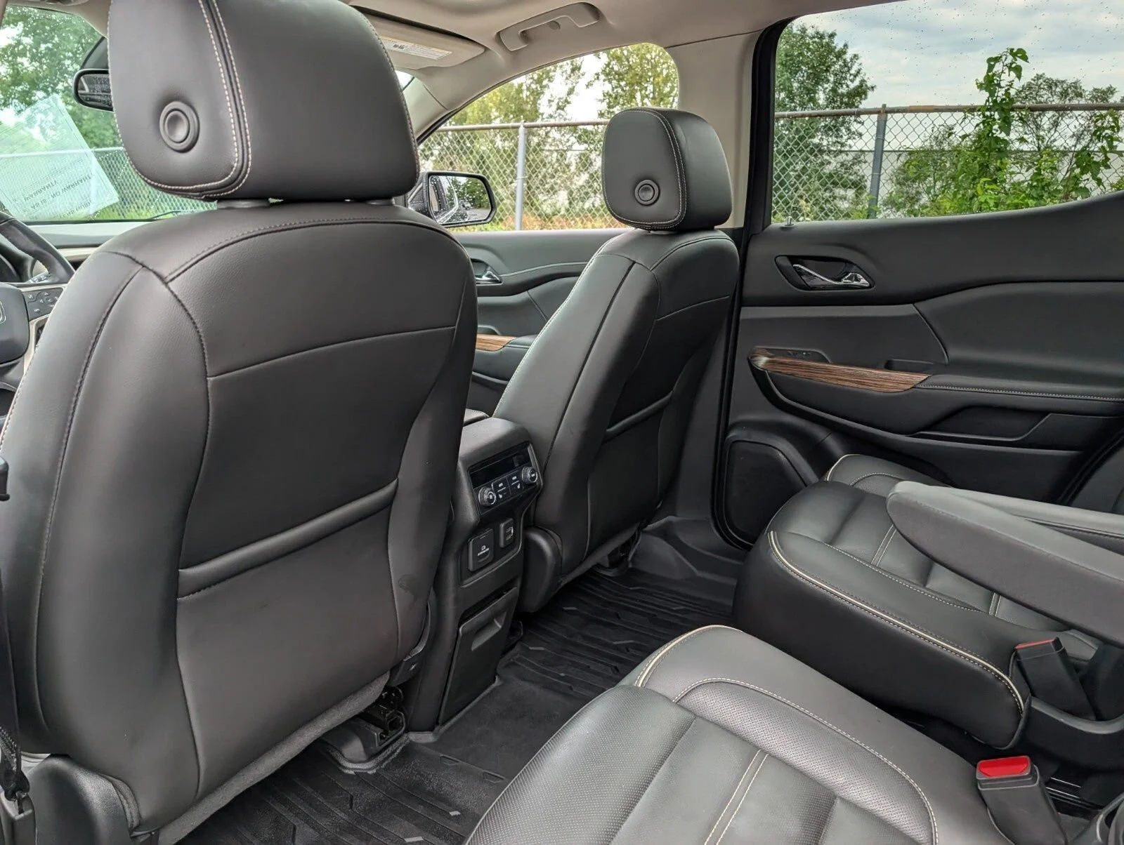 Used 2019 EBONY TWILIGHT METALLIC GMC Denali image 21