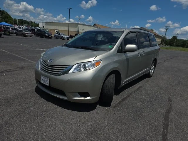 Used 2017  Toyota LE image 5