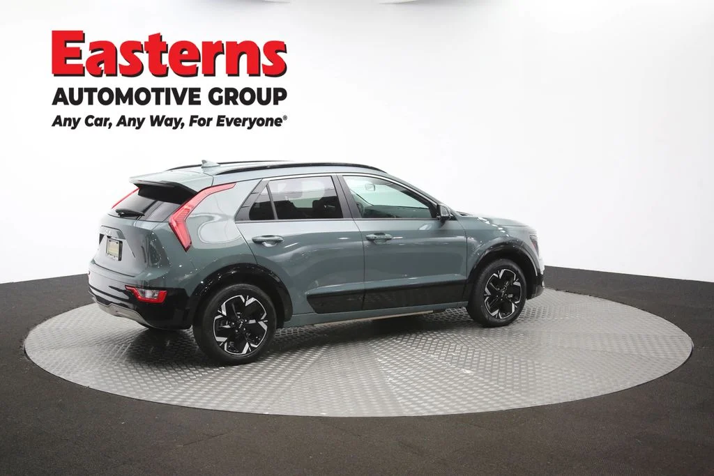 Used 2023 Green Kia Wind image 43