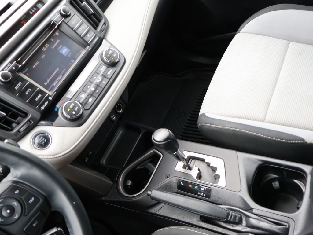 Used 2018 Red Toyota XLE image 19