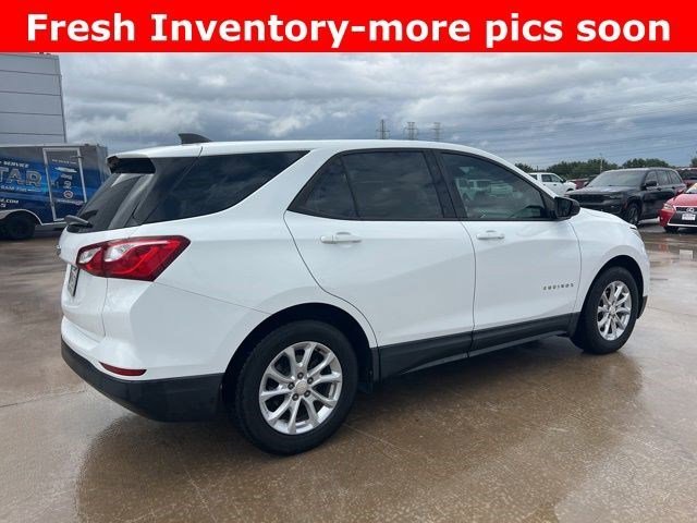 Used 2019 Summit White Chevrolet LS image 3