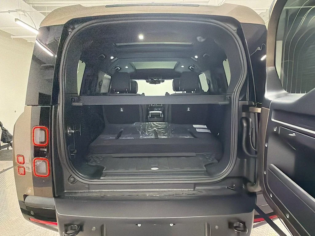 New 2026 Gondwana Stone Metallic Land Rover X-Dynamic SE image 27