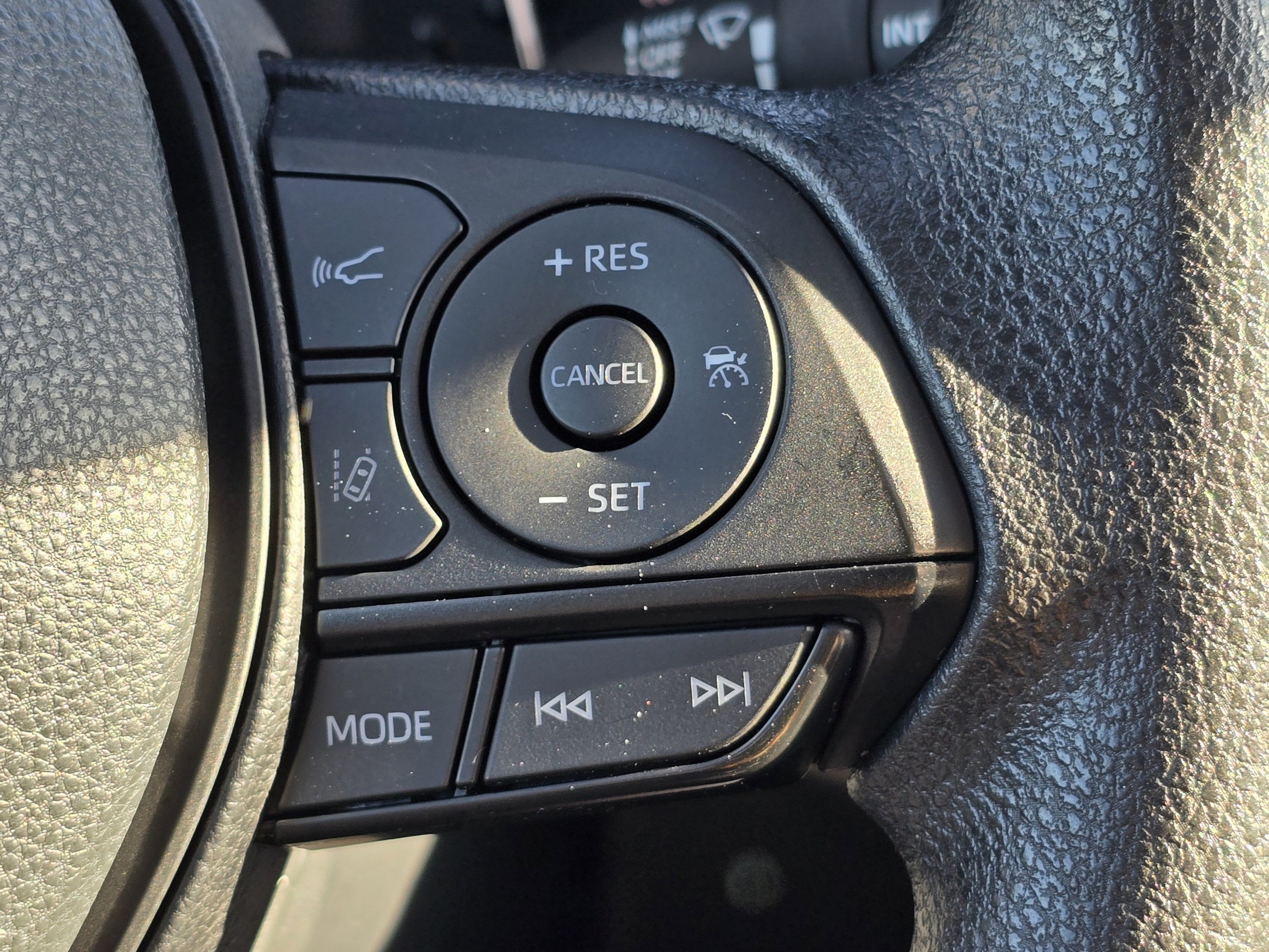 2024 Toyota RAV4 XLE - Photo 13