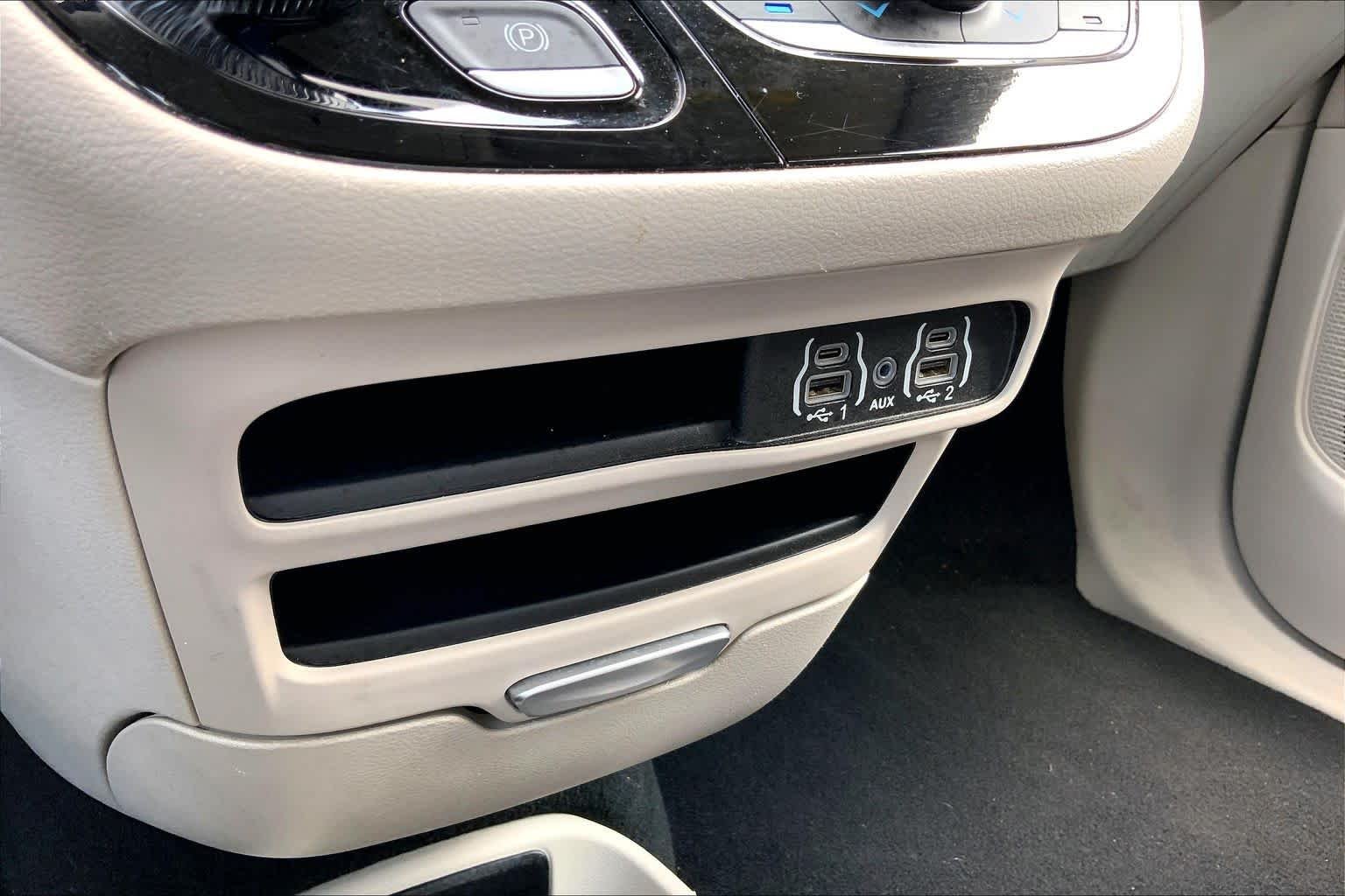 Used 2024 Bright White Clearcoat Chrysler Touring L image 34