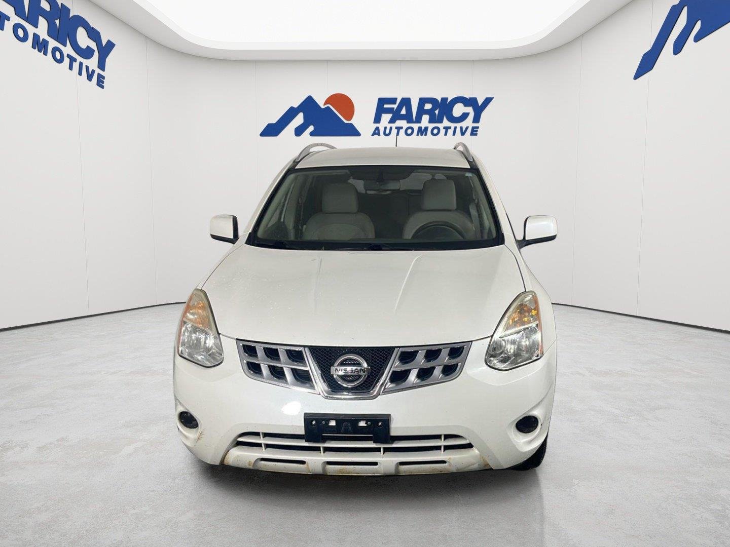 Used 2013 Pearl White Nissan SV image 4
