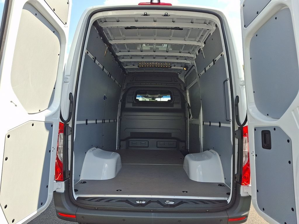 New 2026 Arctic White Mercedes-Benz Cargo 144 WB image 47
