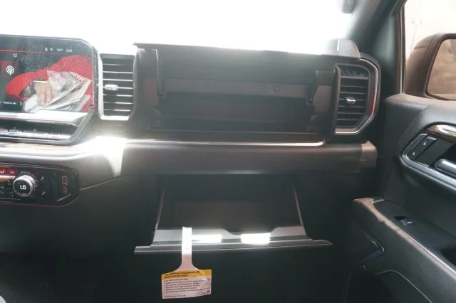 Used 2024  GMC Elevation image 34