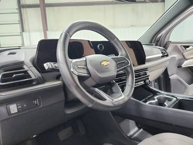 Used 2025 Sterling Gray Metallic Chevrolet LT image 18