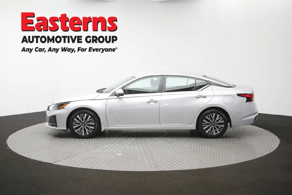 Used 2023 Silver Nissan 2.5 SV image 60
