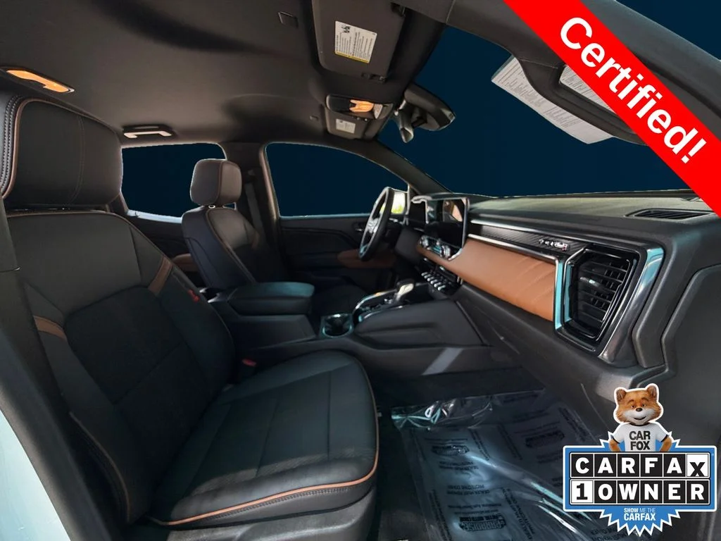Used 2025 White GMC AT4 image 17