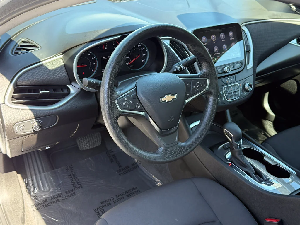 Used 2024 Summit White Chevrolet 1LT image 24