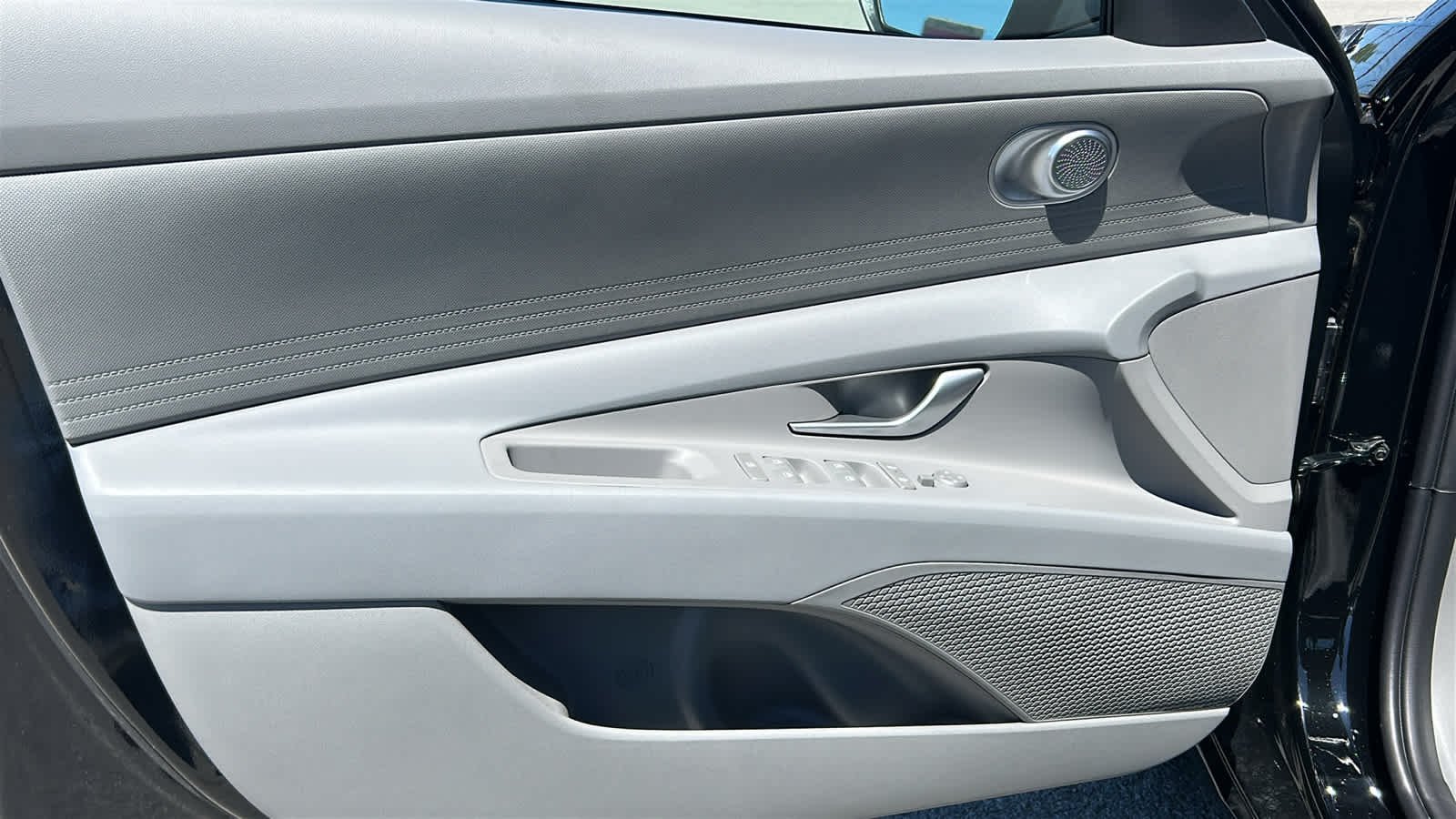 New 2026 Abyss Black Hyundai SE image 23
