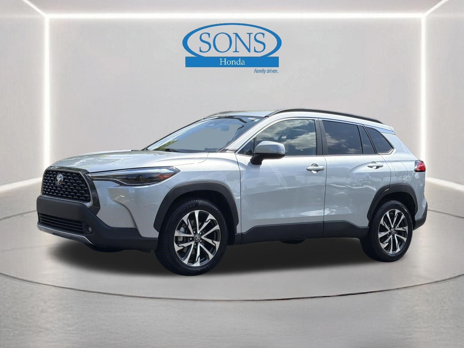 Used 2023 Silver Toyota XLE image 21