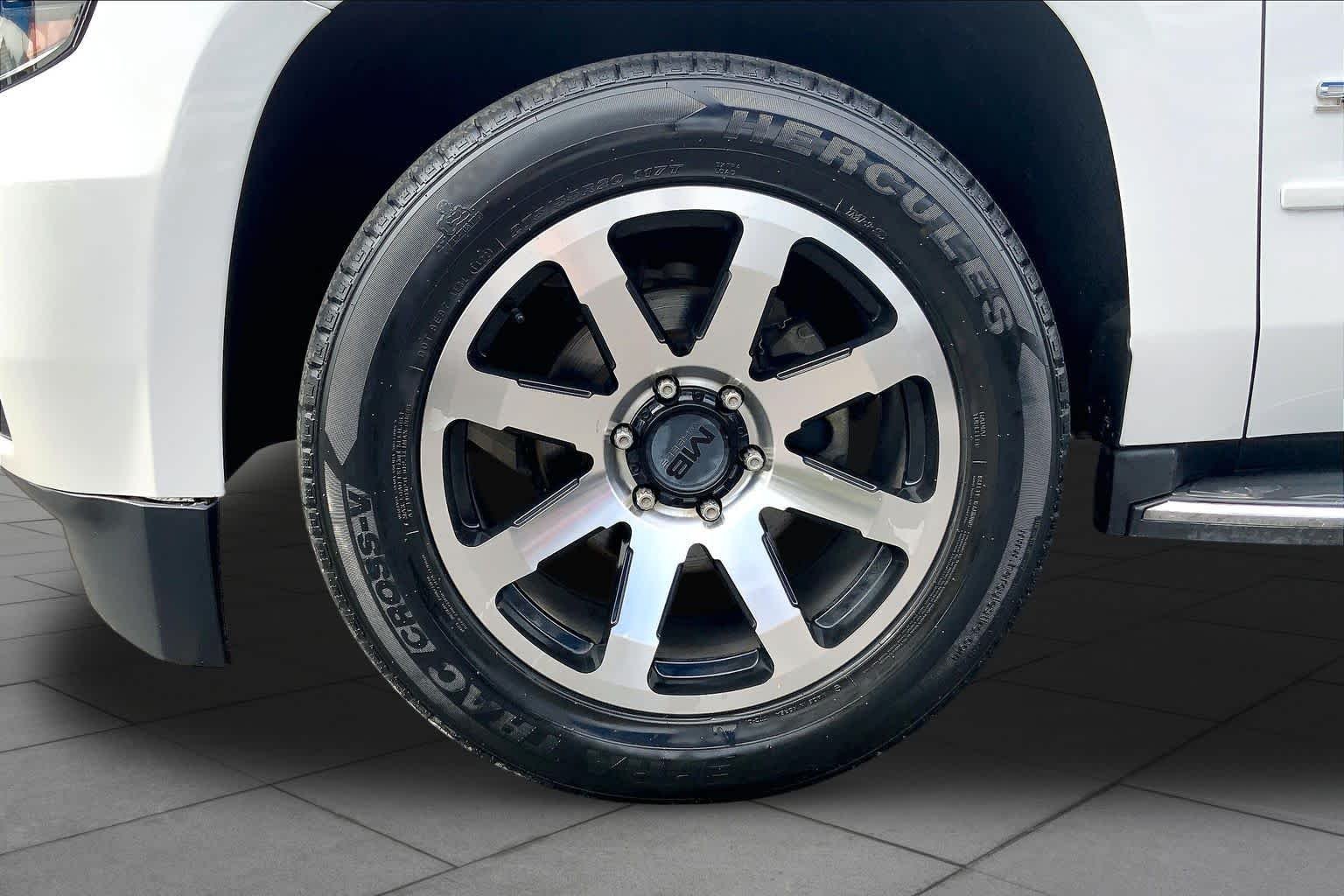 Used 2016 Iridescent Pearl Tricoat Chevrolet LTZ image 10