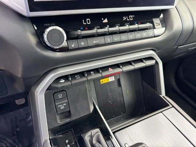 Used 2024  Toyota Platinum image 29