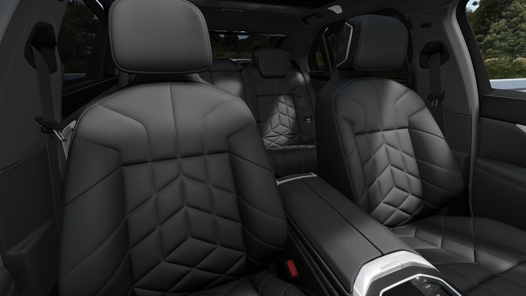 New 2026 Oxide Grey Metallic BMW xDrive60 image 37