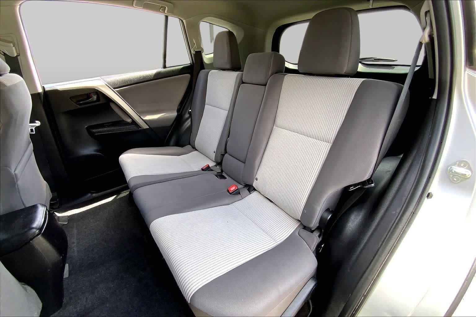 Used 2015 Classic Silver Metallic Toyota LE image 20