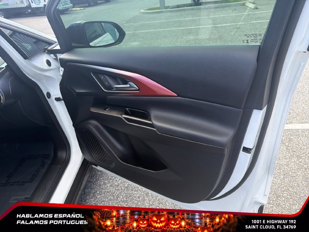 Used 2024 Summit White Chevrolet 2RS image 30