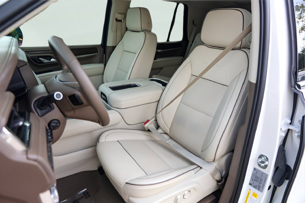 Used 2024 White GMC Denali image 9