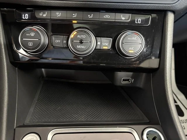 Used 2019 Deep Black Pearl Effect Volkswagen R-Line image 16