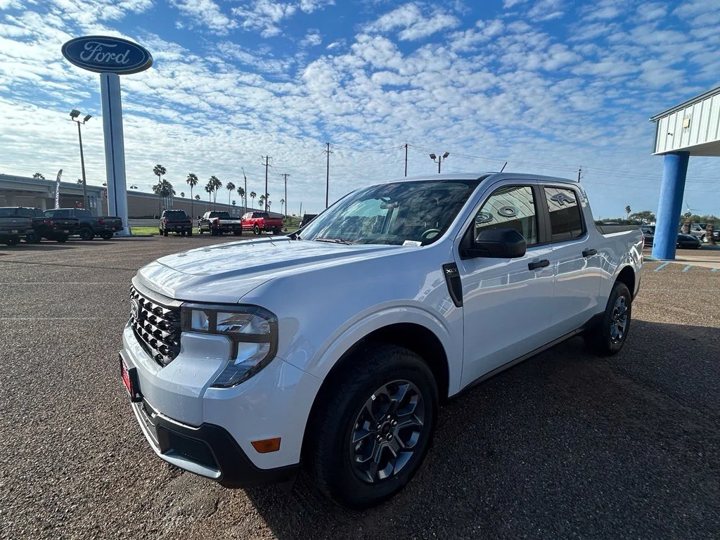 New 2026 Space White Metallic Ford XLT image 3