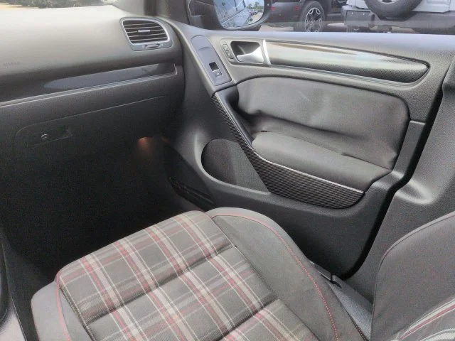 Used 2014 Black Volkswagen  image 17