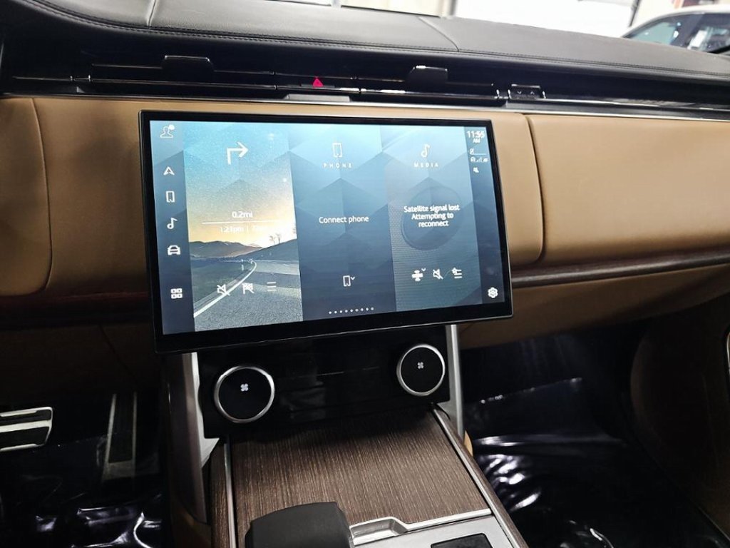 2023 Land Rover Range Rover SE photo 4