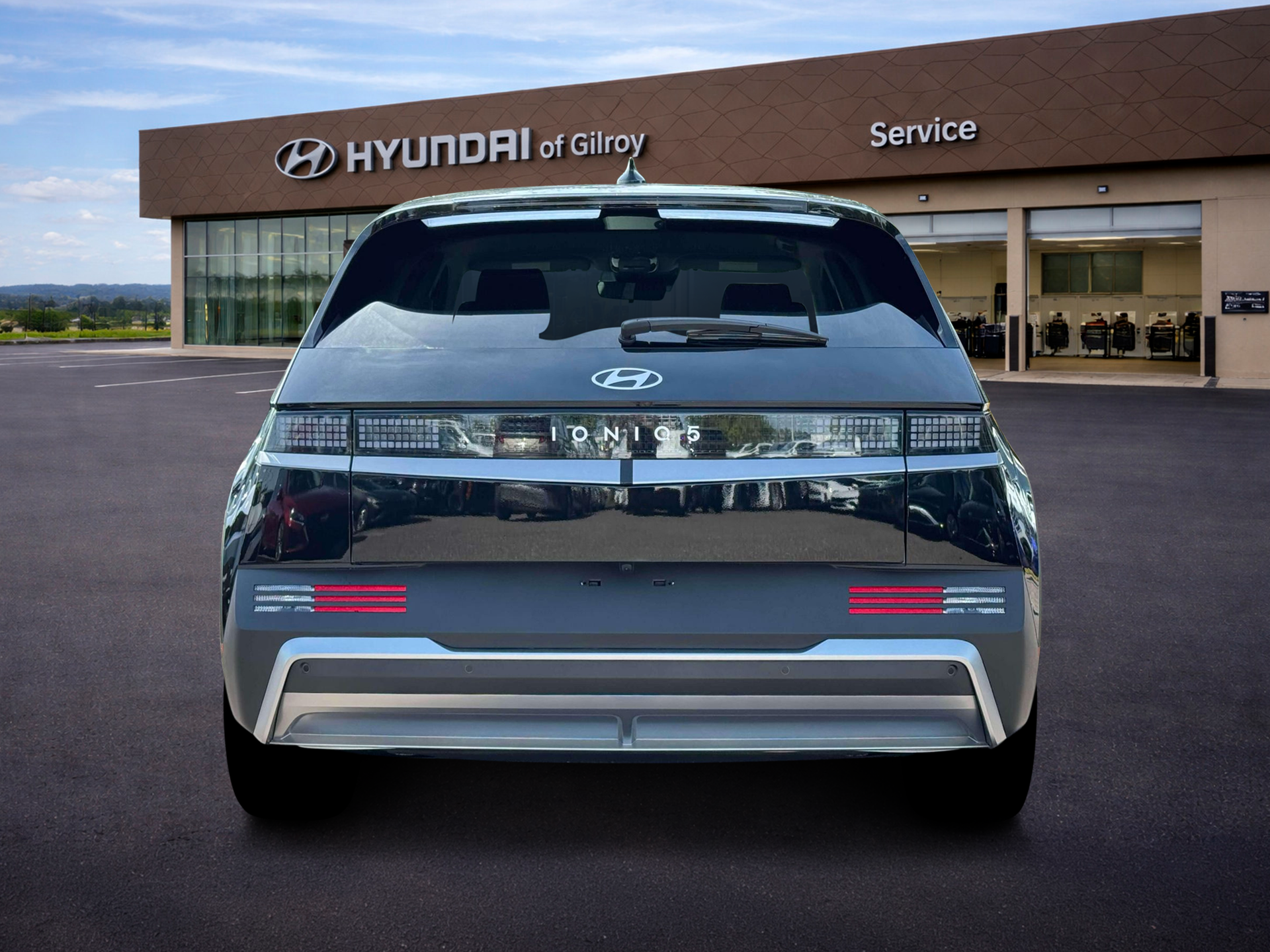 New 2025 Black Hyundai SE Standard Range image 6