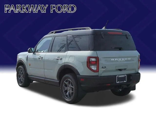 Used 2022 Green Ford Badlands image 3