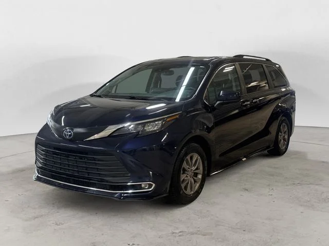 2024 Toyota Sienna XLE 7-Passenger Hybrid AWD's photo