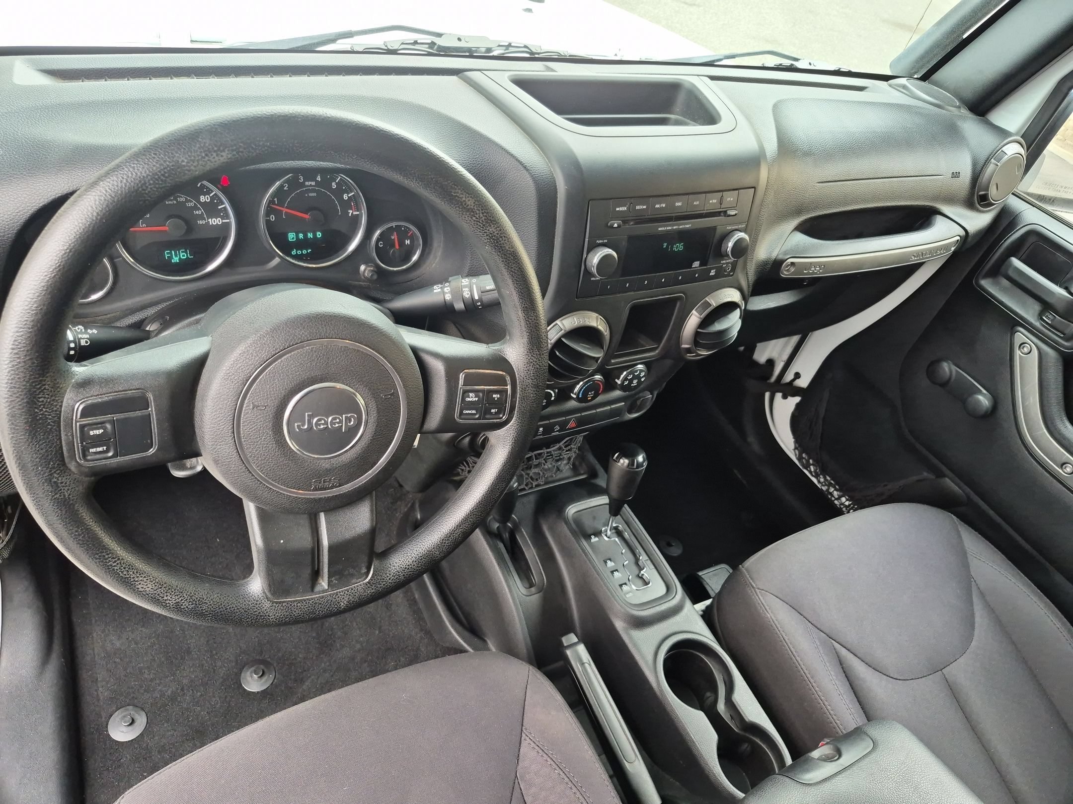 Used 2015 Bright White Clearcoat Jeep Sport image 23