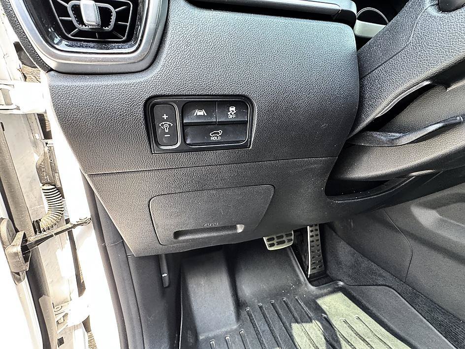 Used 2021 Glacial White Pearl Kia SX Prestige image 26