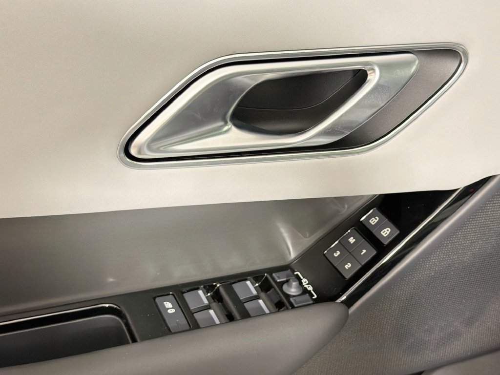 New 2026 Arroios Grey Land Rover S image 18