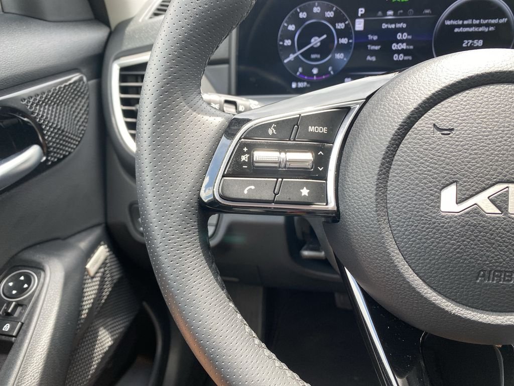 Used 2026 Clear White/Black Roof Kia SX image 20