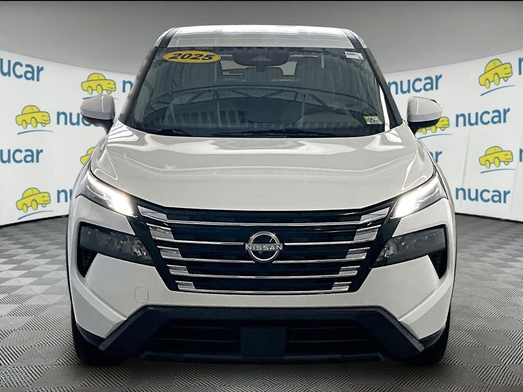 Used 2025 Everest White Pearl Nissan SV image 2