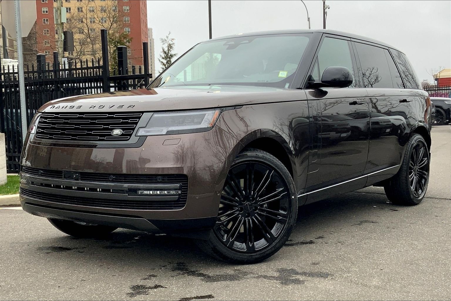 2026 Land Rover Range Rover 3.0 SE LWB 7's photo