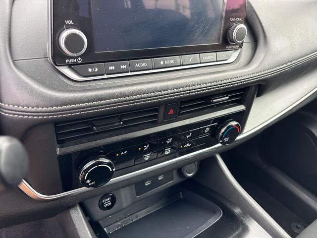 Used 2024 White Nissan S image 22